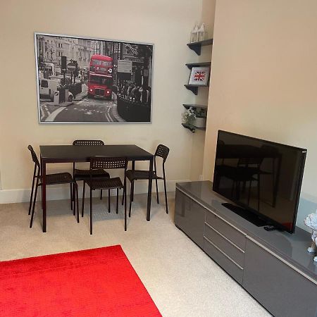 Beautiful 2 Bedroom Apartment- Prime Location, Aberdeen Centre المظهر الخارجي الصورة