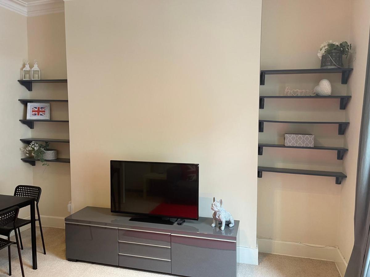 Beautiful 2 Bedroom Apartment- Prime Location, Aberdeen Centre المظهر الخارجي الصورة