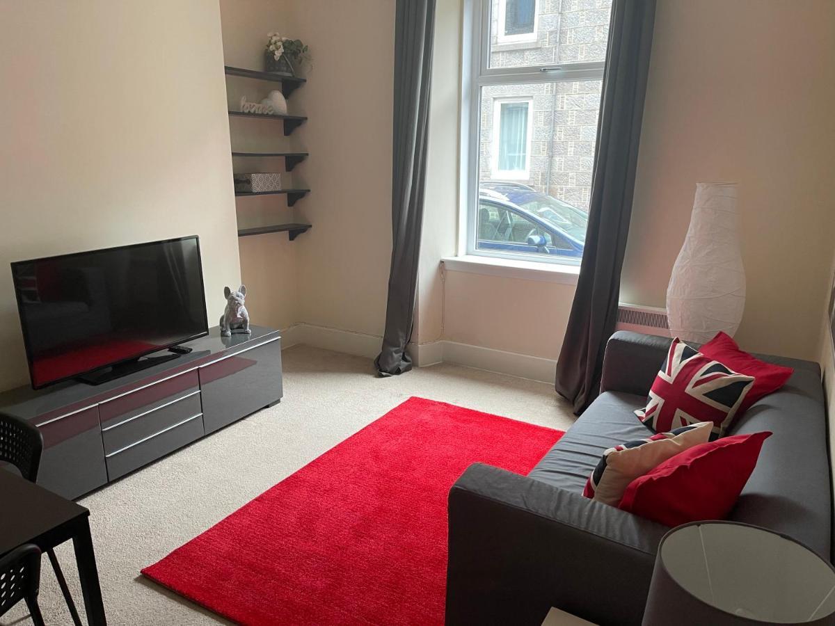 Beautiful 2 Bedroom Apartment- Prime Location, Aberdeen Centre المظهر الخارجي الصورة