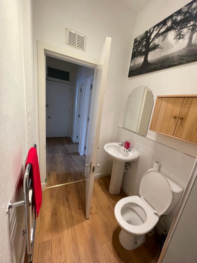 Beautiful 2 Bedroom Apartment- Prime Location, Aberdeen Centre المظهر الخارجي الصورة
