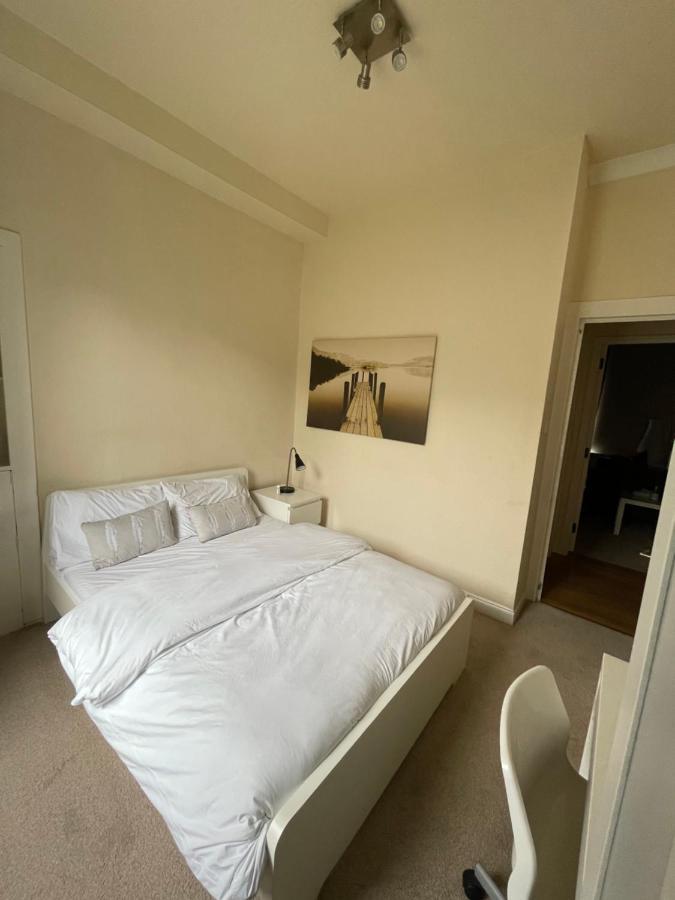 Beautiful 2 Bedroom Apartment- Prime Location, Aberdeen Centre المظهر الخارجي الصورة