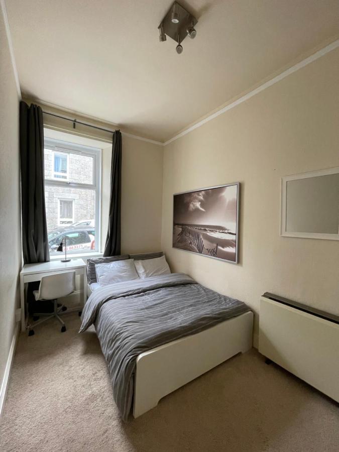 Beautiful 2 Bedroom Apartment- Prime Location, Aberdeen Centre المظهر الخارجي الصورة